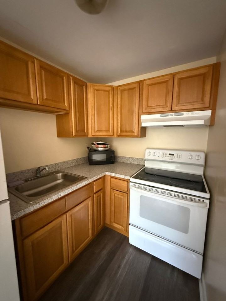 105 Preston St - Photo 2 of 4