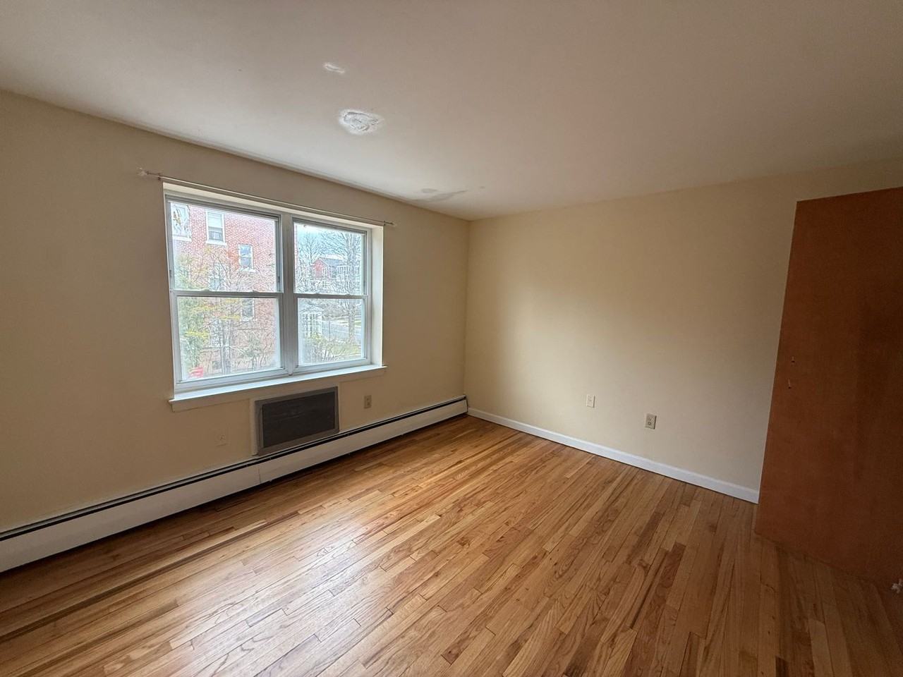 105 Preston St - Photo 4 of 4