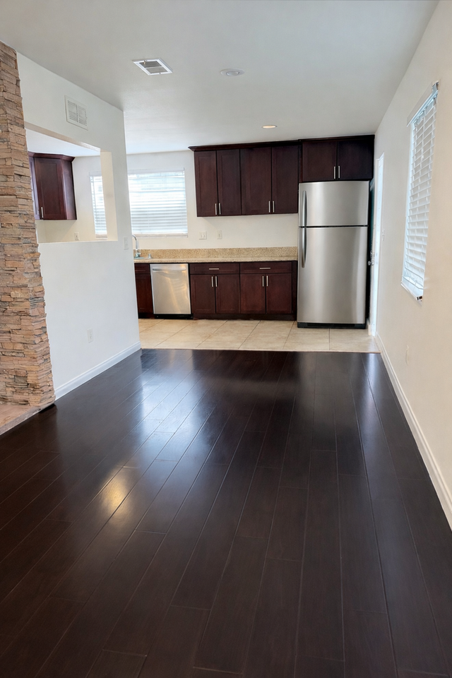 2540 Hudspeth St - Photo 3 of 13