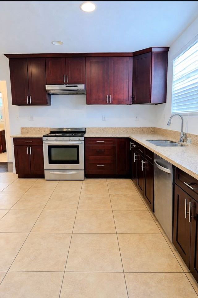 2540 Hudspeth St - Photo 4 of 13