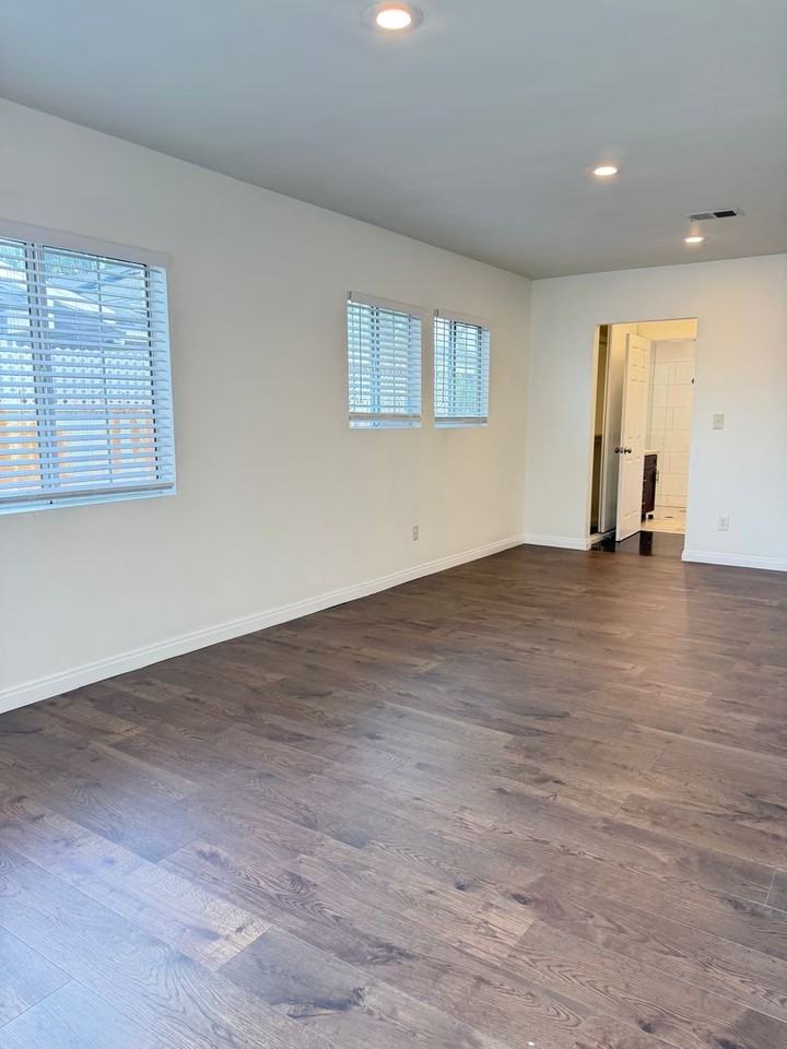 2540 Hudspeth St - Photo 6 of 13