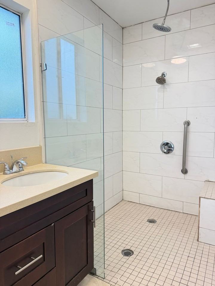 2540 Hudspeth St - Photo 7 of 13