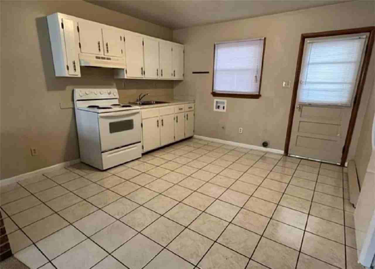 8923A Brighton St - Photo 3 of 6