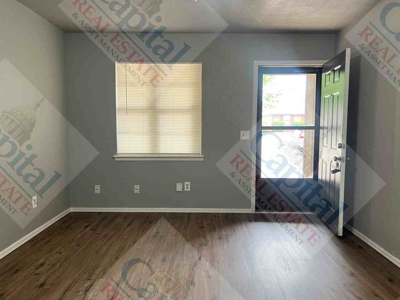 733 W Perry Dr - Photo 5 of 32