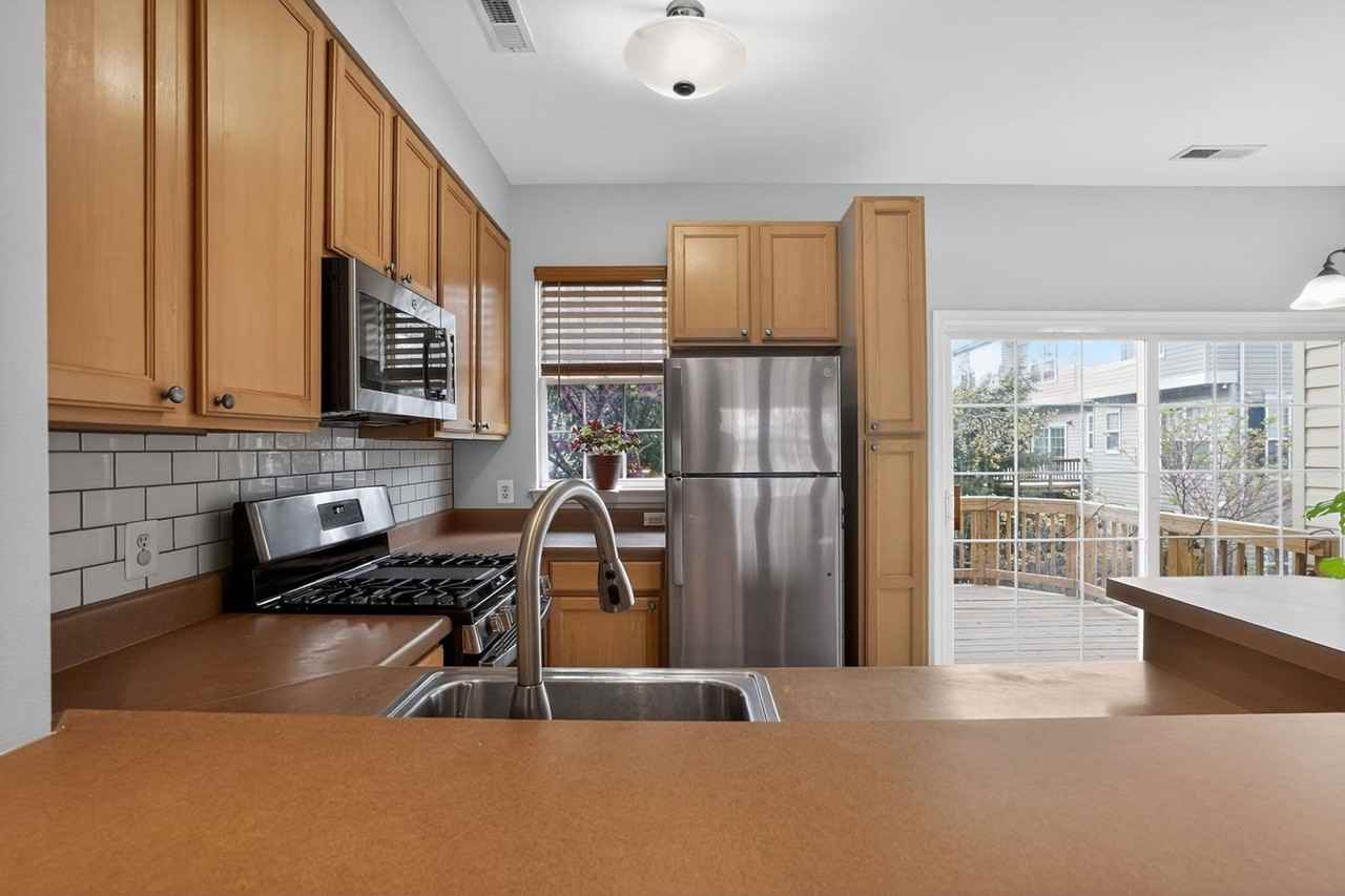 23185 Blackthorn Sq - Photo 4 of 33