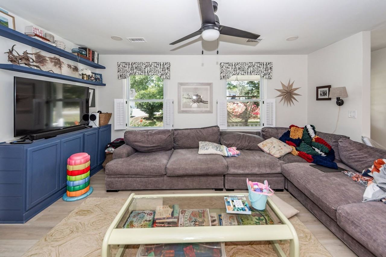 2045 Lake Ave - Photo 4 of 37