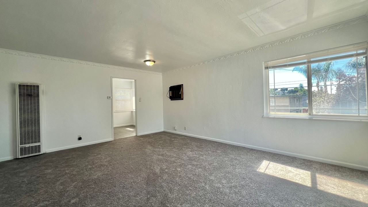 4350 Fleming Ave - Photo 2 of 18