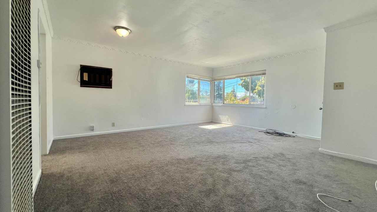 4350 Fleming Ave - Photo 3 of 18