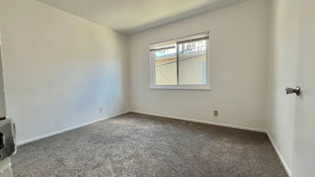 4350 Fleming Ave - Photo 5 of 18