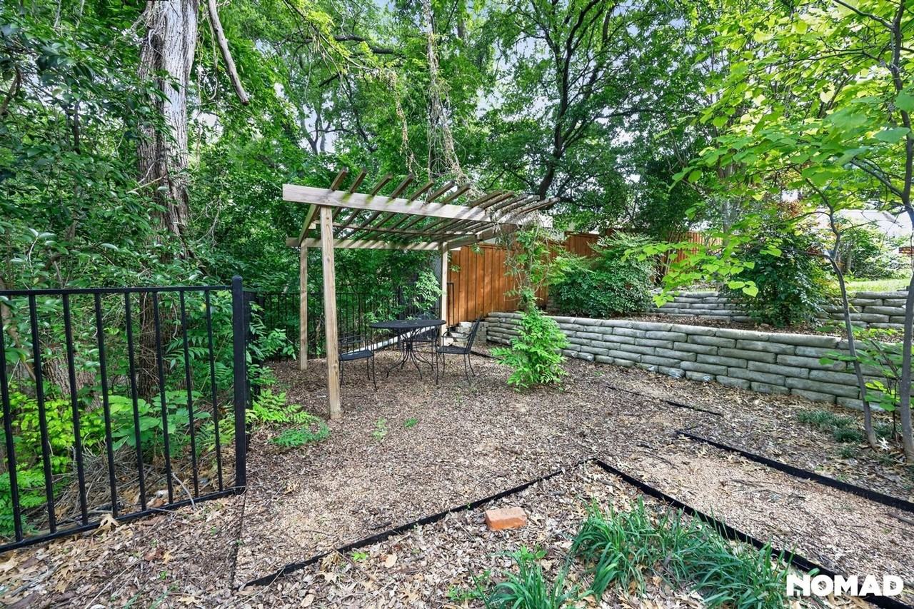 2505 Briarwood Dr - Photo 6 of 23