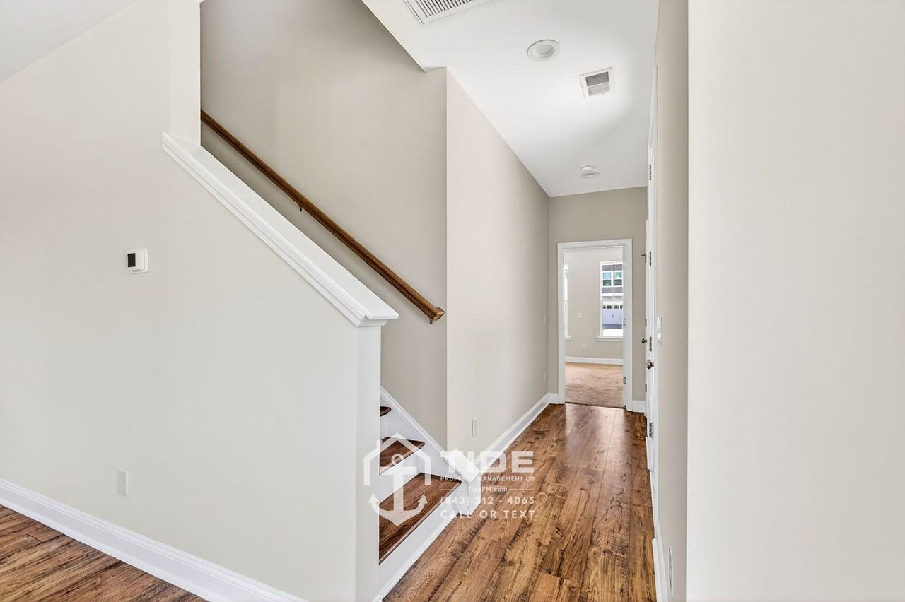 141 Hawthorne Landing Dr - Photo 4 of 34