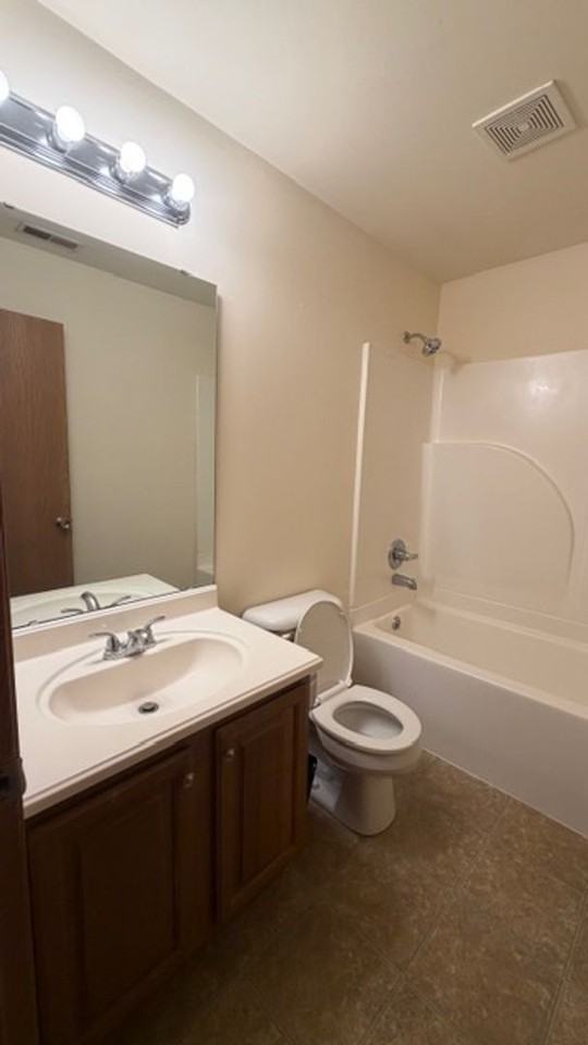 21 Village West Ct #201 - Photo 2 of 13