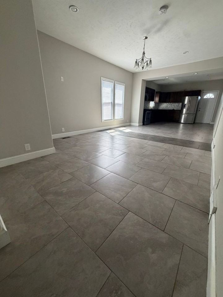 402 S 21st St - Photo 3 of 15