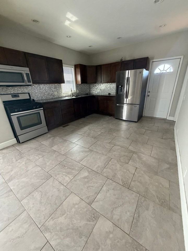 402 S 21st St - Photo 4 of 15