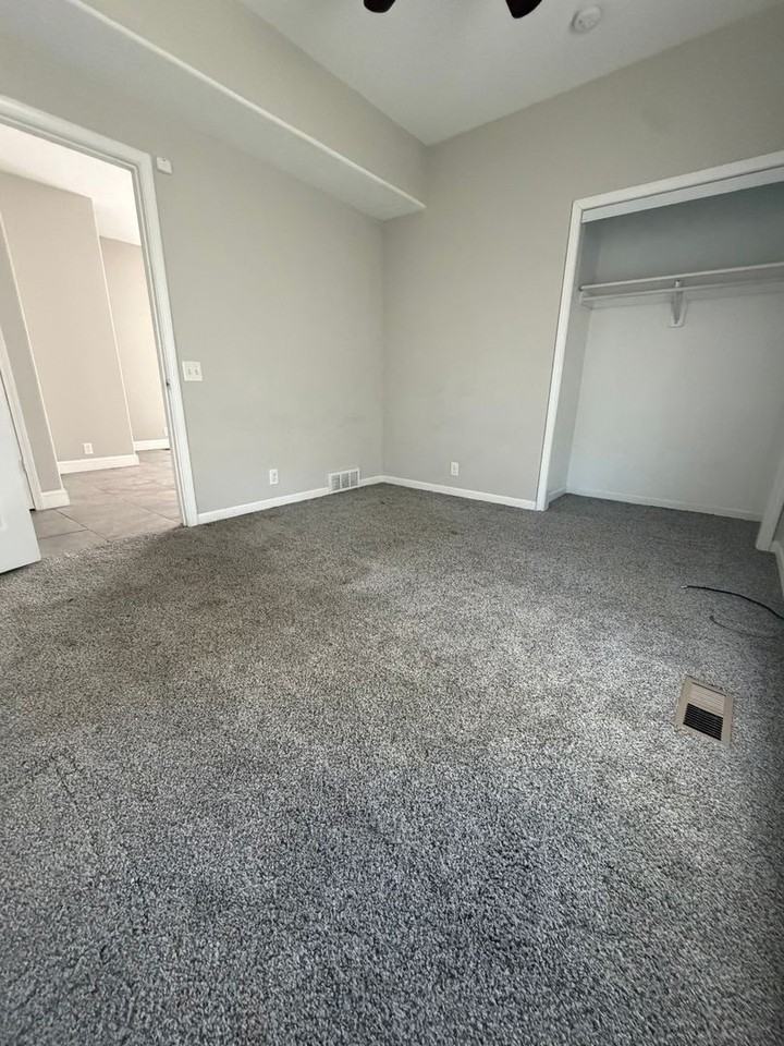 402 S 21st St - Photo 6 of 15