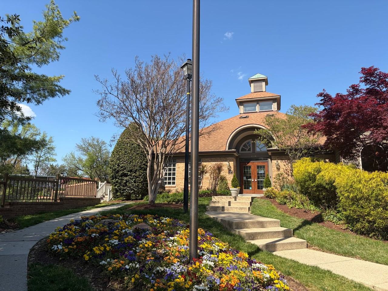 2251 Commissary Cir - Photo 2 of 4