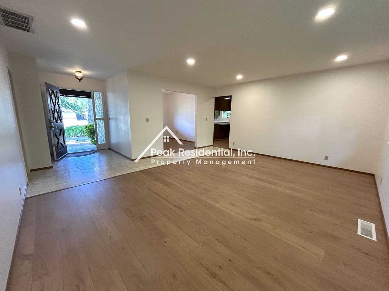 8130 Treecrest Ave - Photo 7 of 37