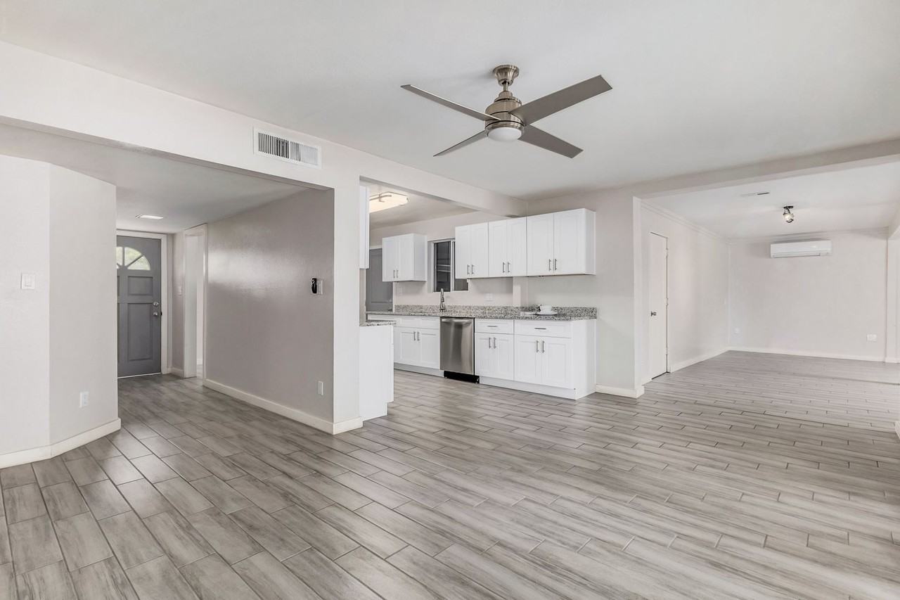 10833 N 38th Pl - Photo 3 of 23