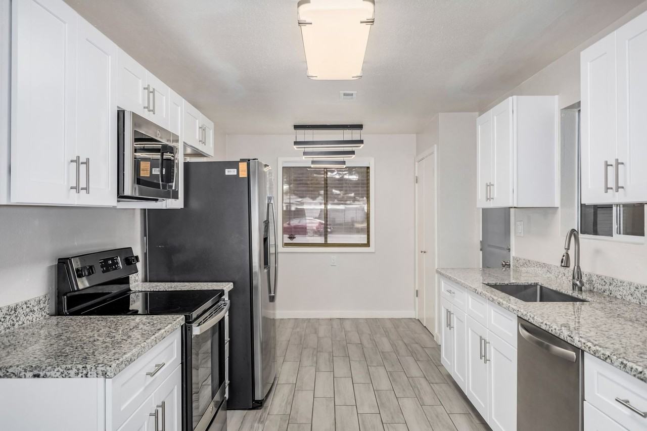 10833 N 38th Pl - Photo 7 of 23