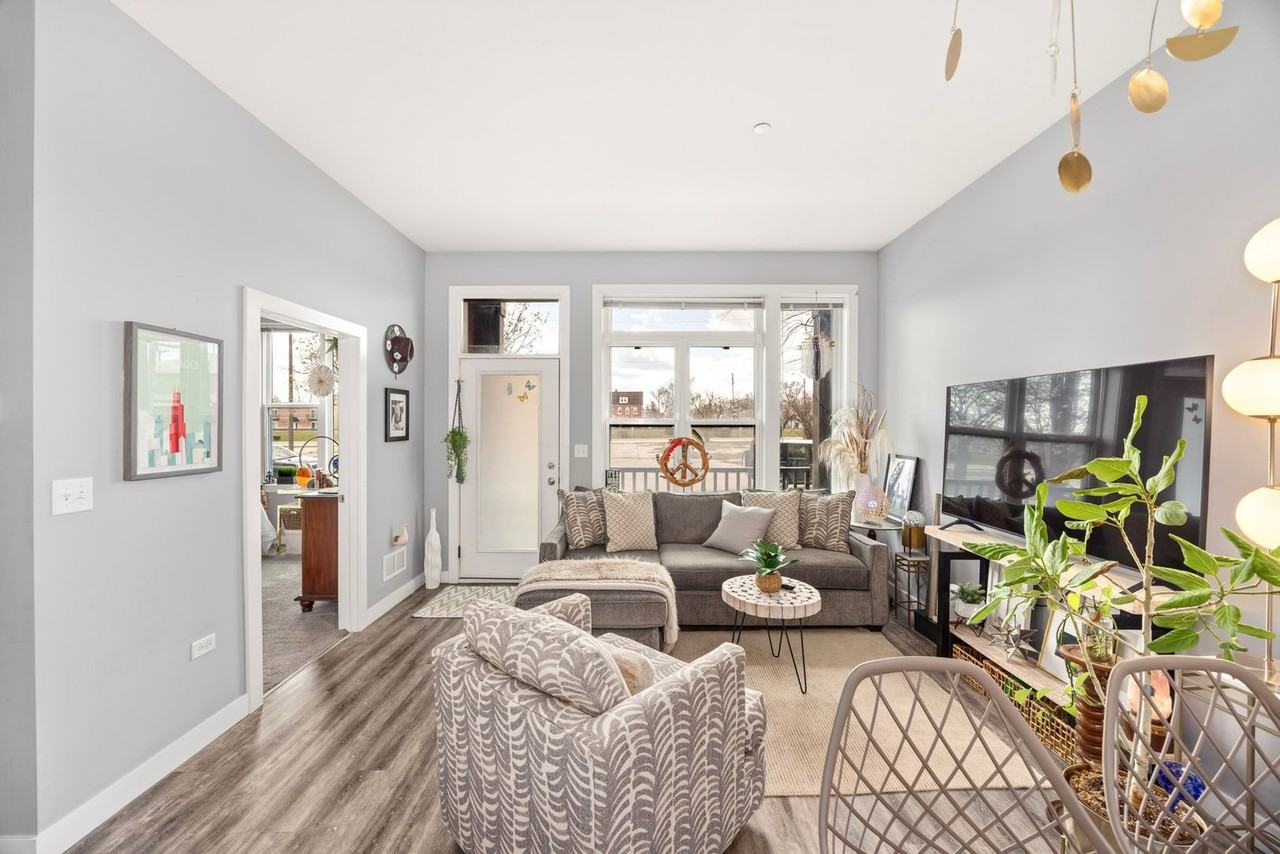 8934 Fairview - Photo 4 of 14