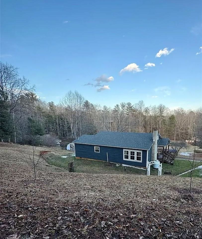 2050 Blowing Rock Blvd - Photo 3 of 15