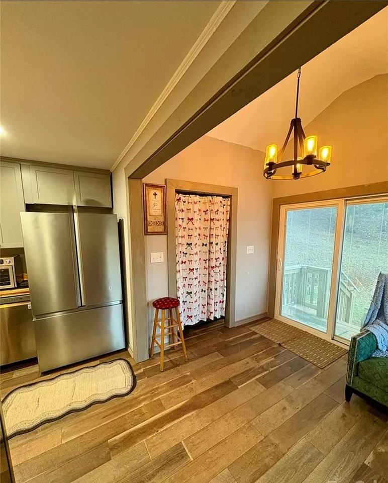 2050 Blowing Rock Blvd - Photo 6 of 15