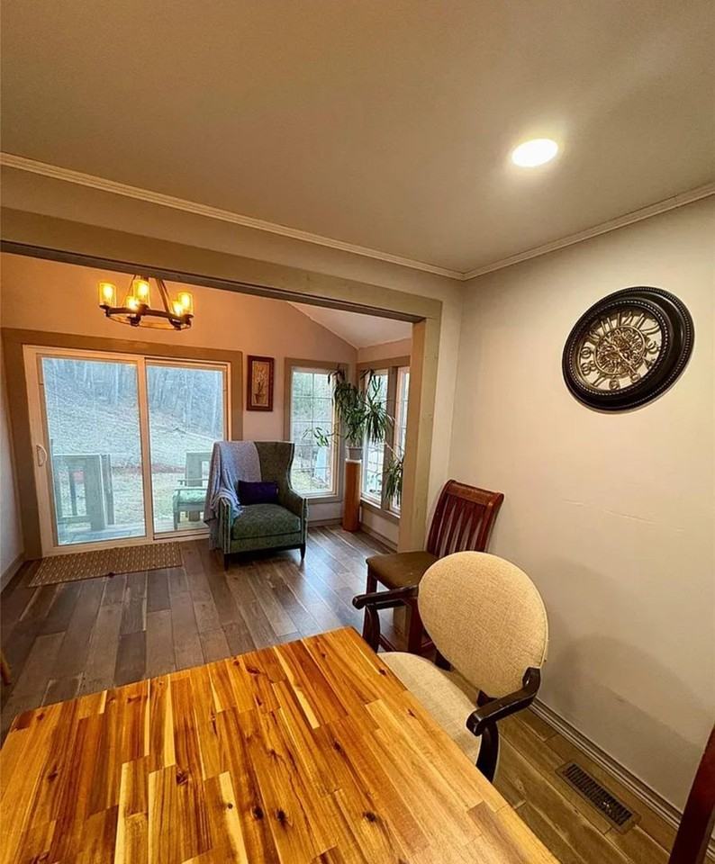 2050 Blowing Rock Blvd - Photo 7 of 15