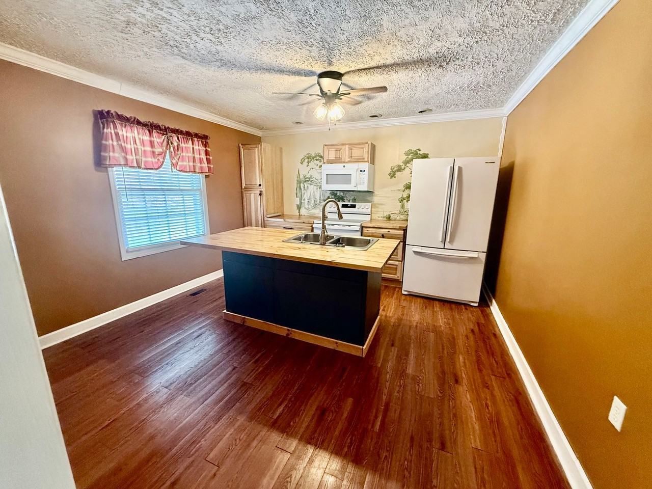 194 Lance Rd - Photo 3 of 15