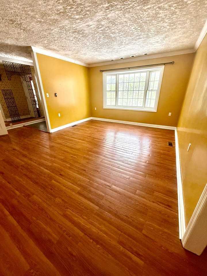 194 Lance Rd - Photo 4 of 15