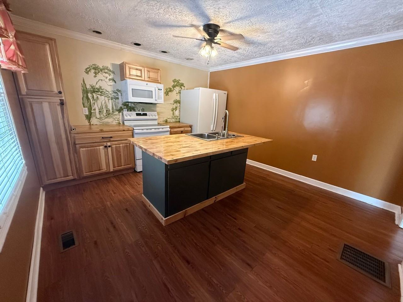 194 Lance Rd - Photo 5 of 15