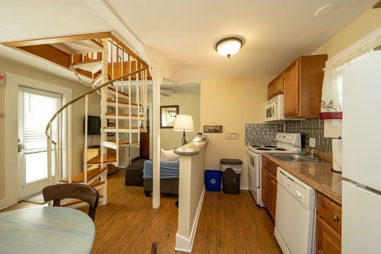 415 415 Julia-Back #BACK - Photo 2 of 25