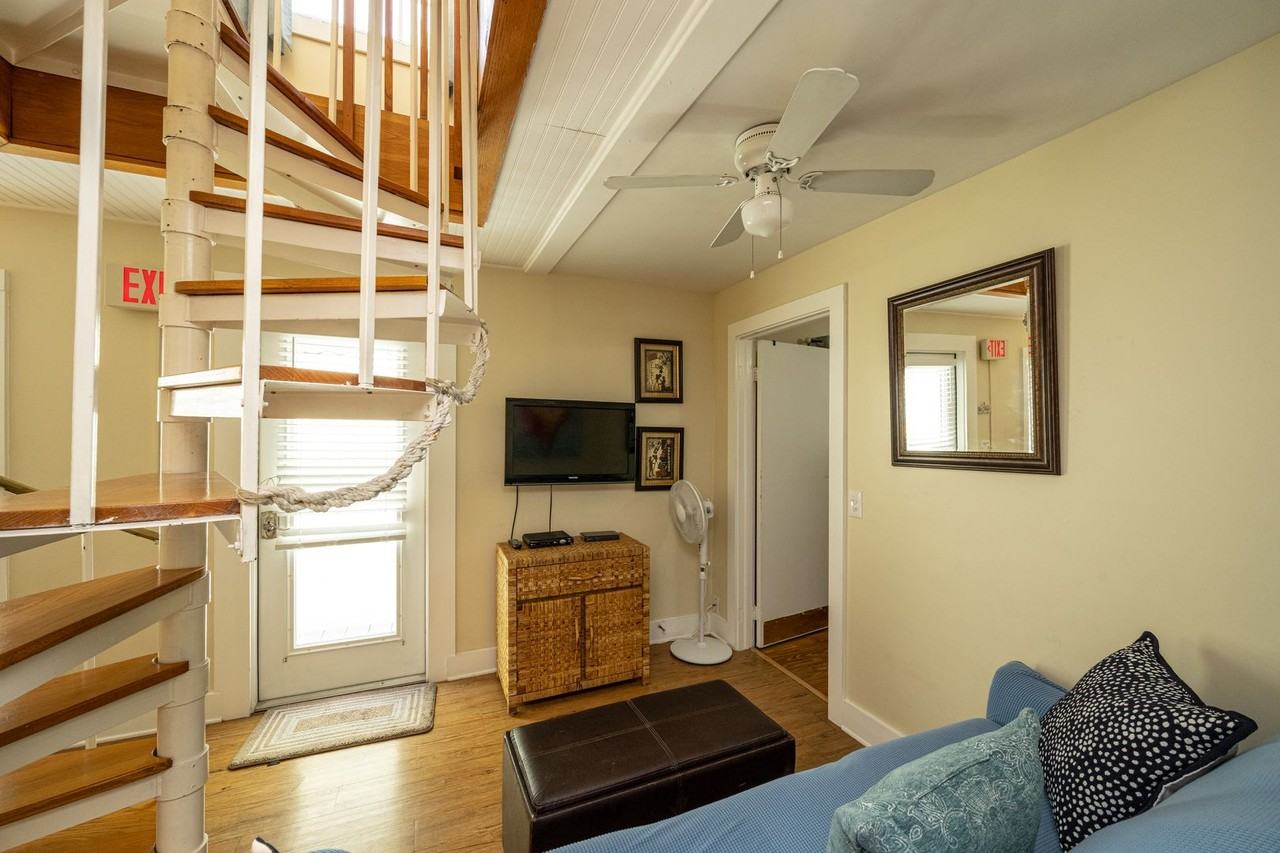 415 415 Julia-Back #BACK - Photo 5 of 25