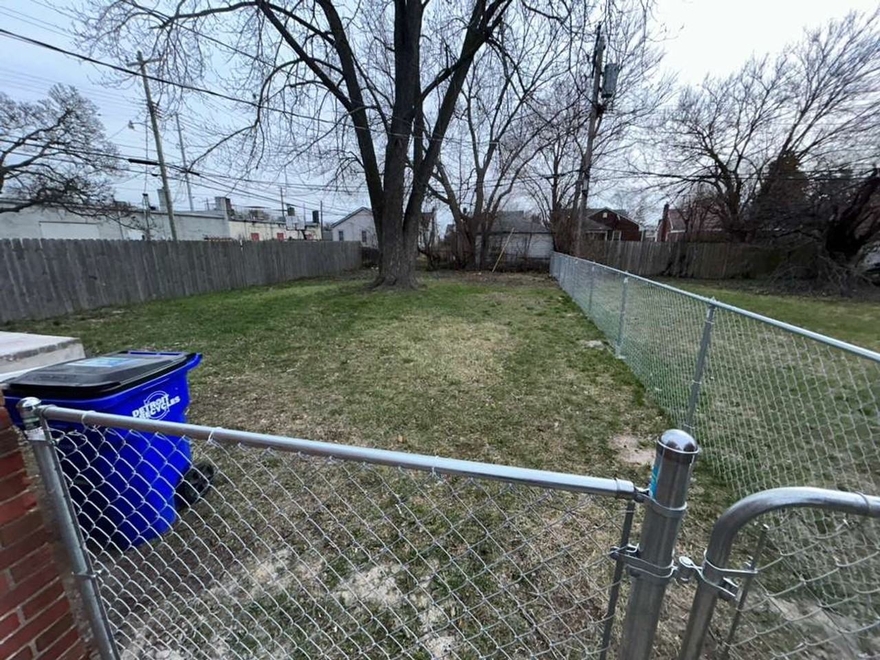 20522 Ardmore St - Photo 3 of 23