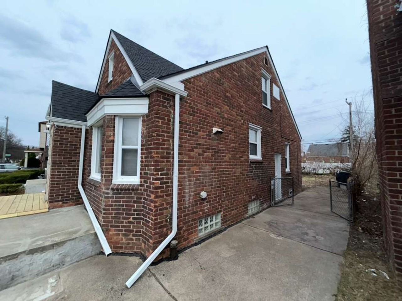 18292 Mendota St - Photo 2 of 20