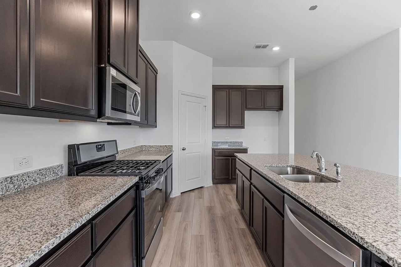 2203 Poppy Valley Ln - Photo 7 of 18