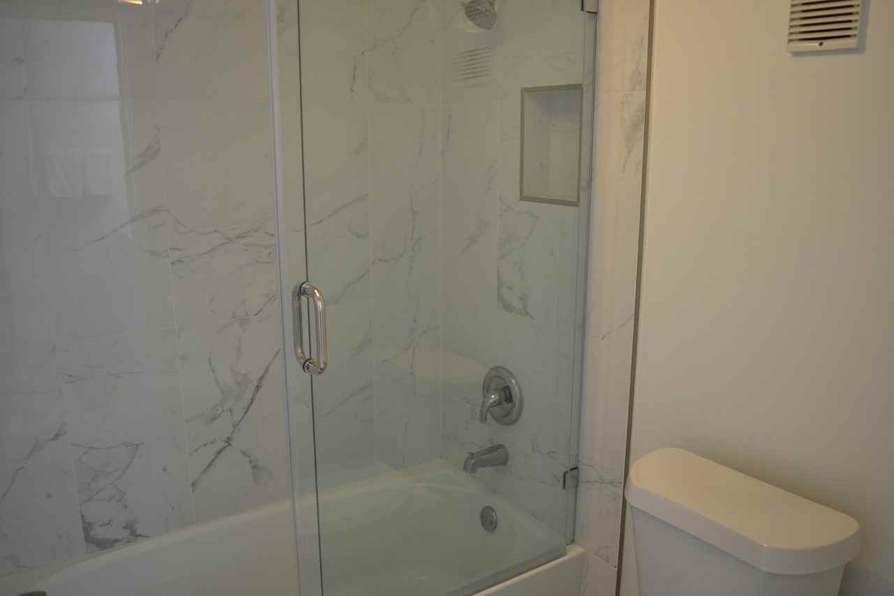 220 Nw 87th Ave - Photo 5 of 24