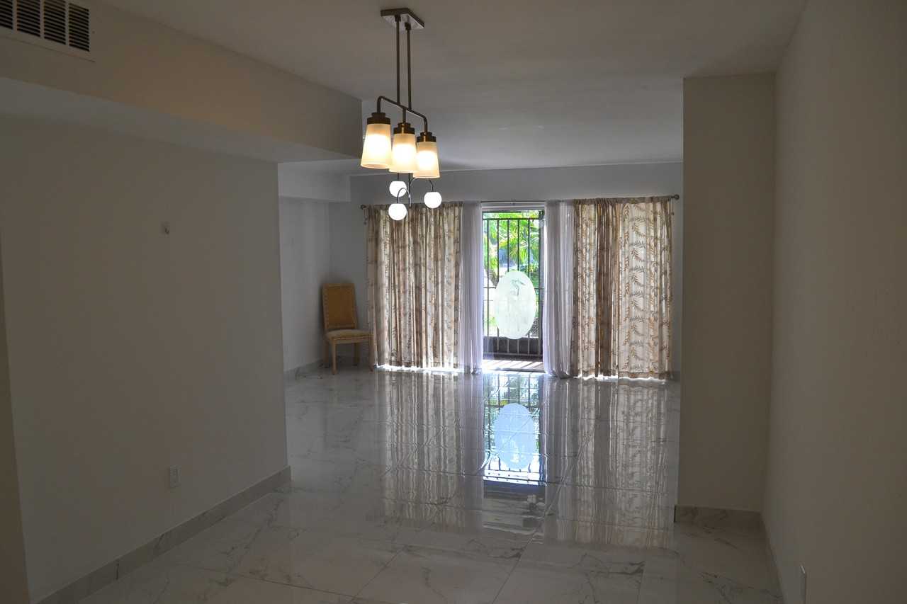 220 Nw 87th Ave - Photo 7 of 24