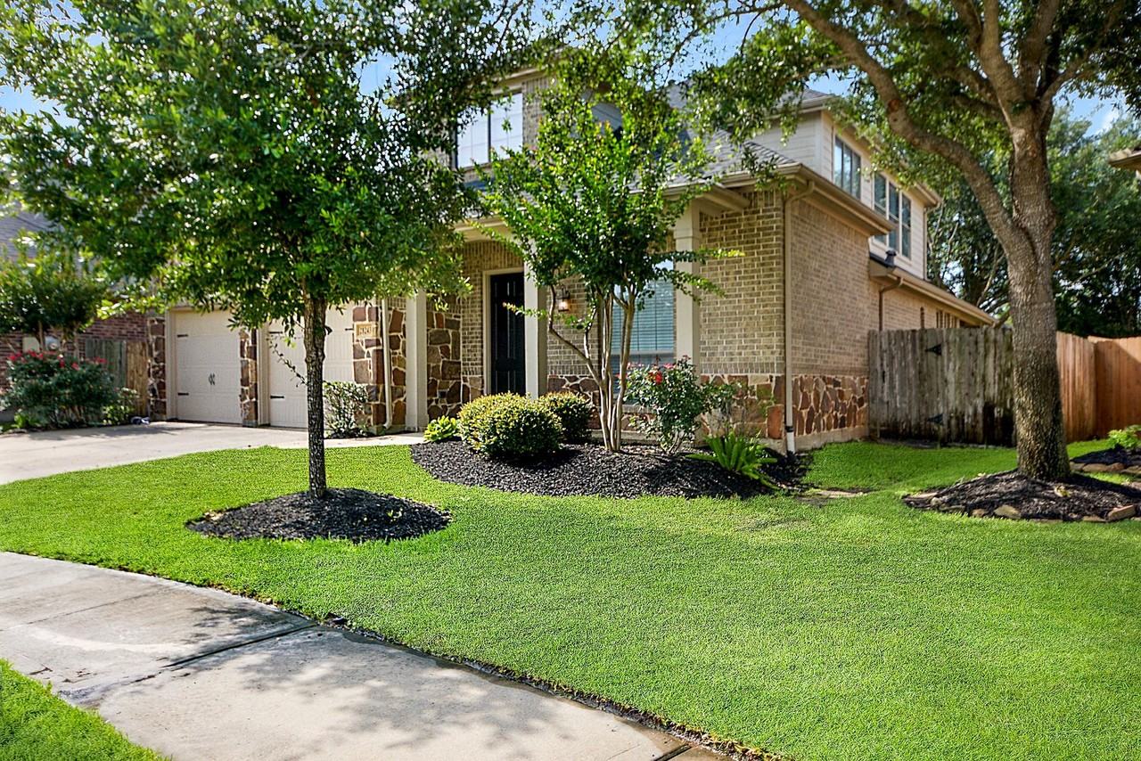 28243 Chalet Park Dr - Photo 3 of 50