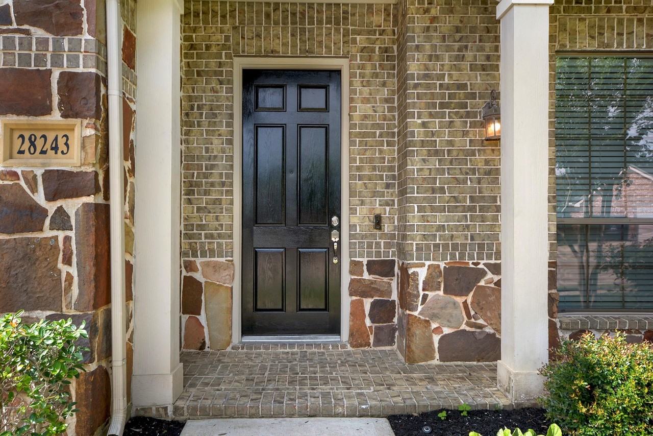 28243 Chalet Park Dr - Photo 4 of 50