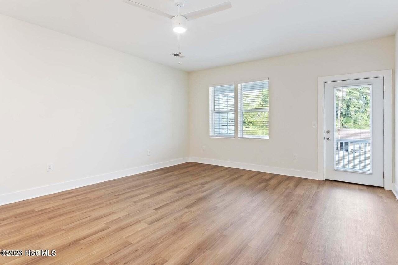 1111 Mcrae St - Photo 4 of 15