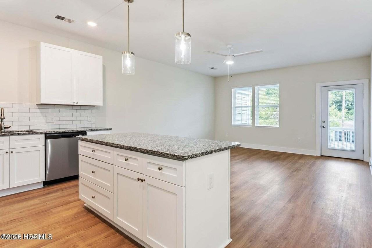 1111 Mcrae St - Photo 5 of 15