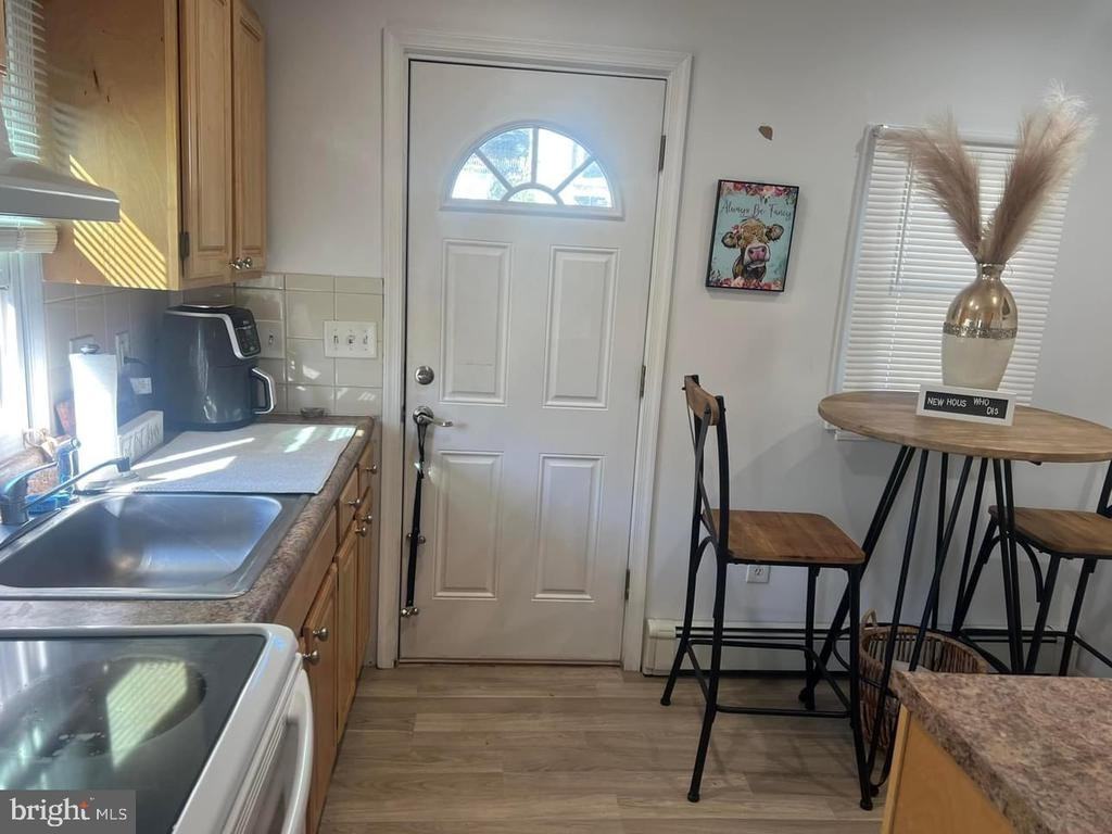 1551 Fairview Ave ##B - Photo 4 of 8