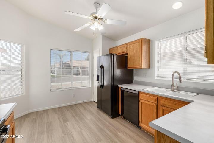 455 N Williams St - Photo 4 of 17