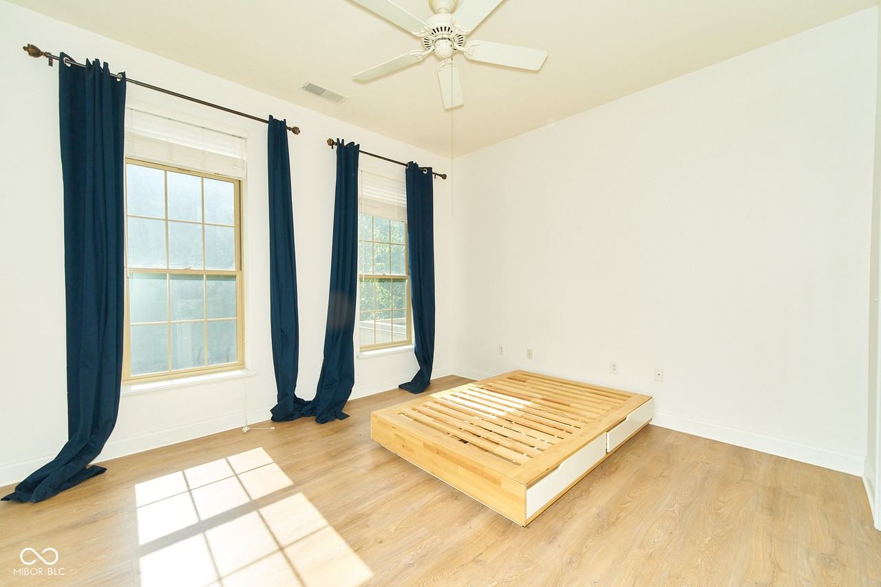 450 E Ohio St ##206 - Photo 4 of 21