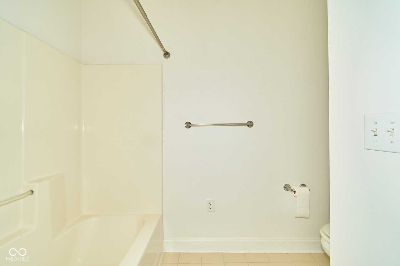 450 E Ohio St ##206 - Photo 6 of 21