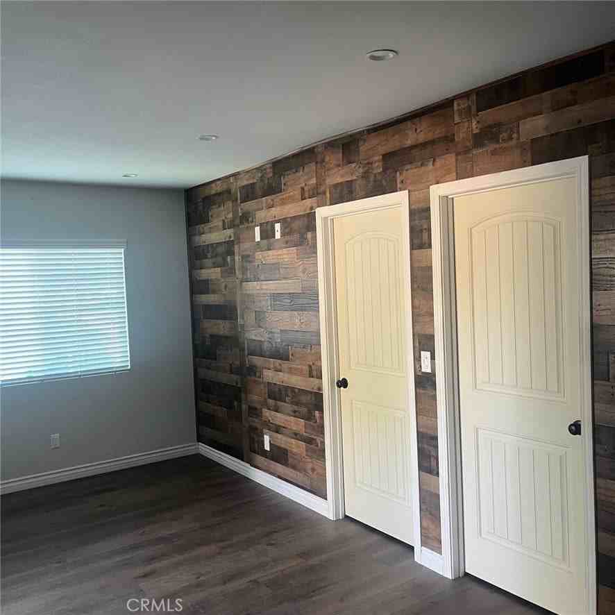 7239 Sterling Ave - Photo 2 of 12