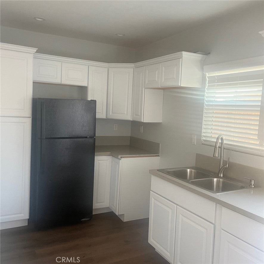 7239 Sterling Ave - Photo 3 of 12