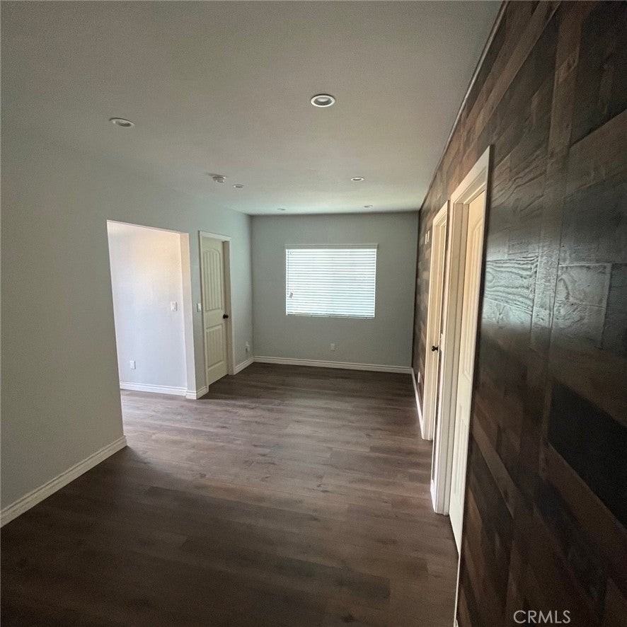 7239 Sterling Ave - Photo 4 of 12