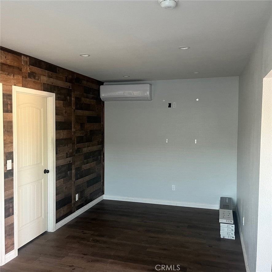 7239 Sterling Ave - Photo 5 of 12