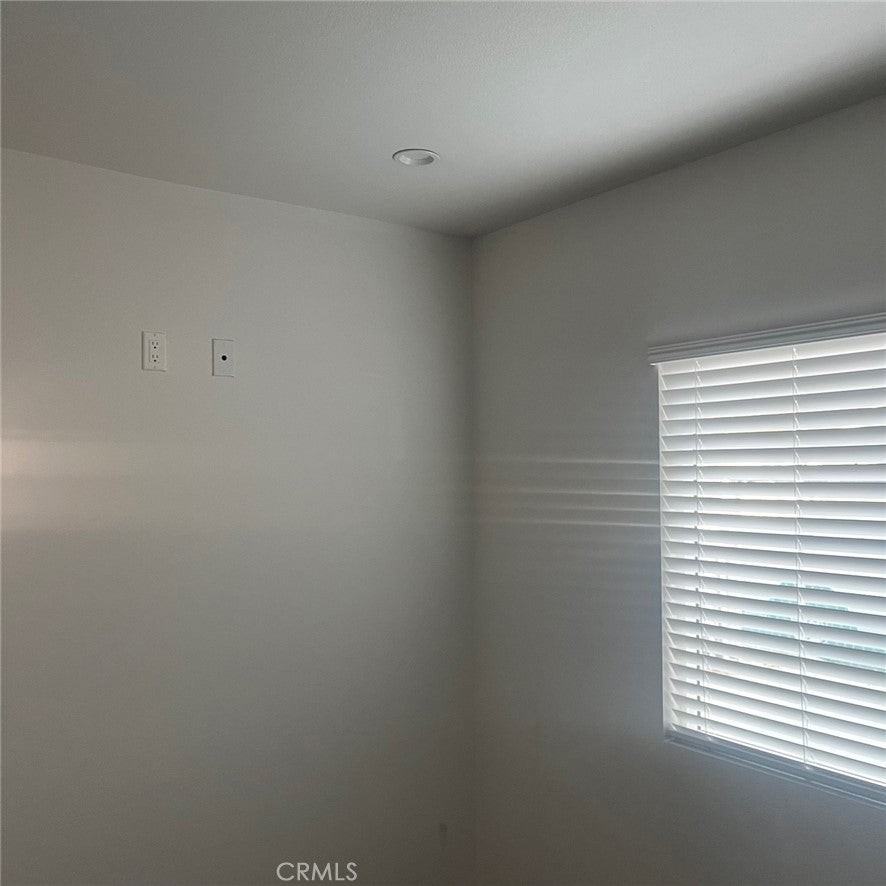 7239 Sterling Ave - Photo 6 of 12